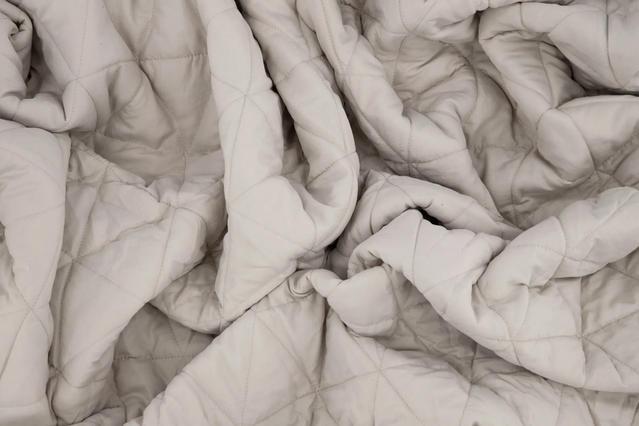 Kahepoolne beež voodikate Nilla – tepitud polüester ja sherpa, 250 x 150 cm - 15978-702