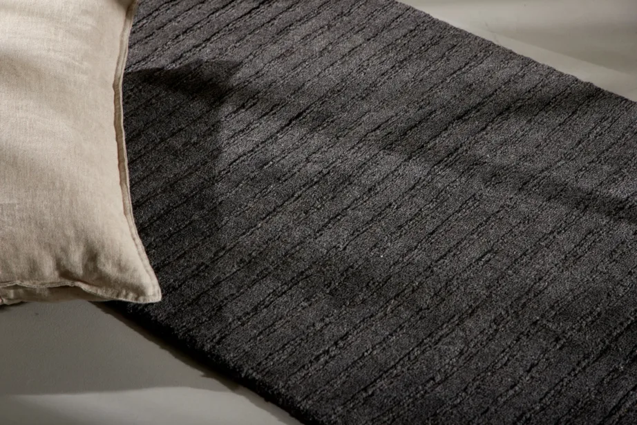 Tumehall villavaip Miltonile (200 × 70 cm, ribilise mustriga), 15988-107 – 6