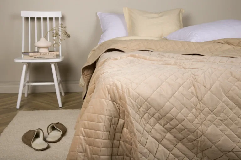 Beež sametine voodikate Jillyle, 260 × 260 cm - 15988-702