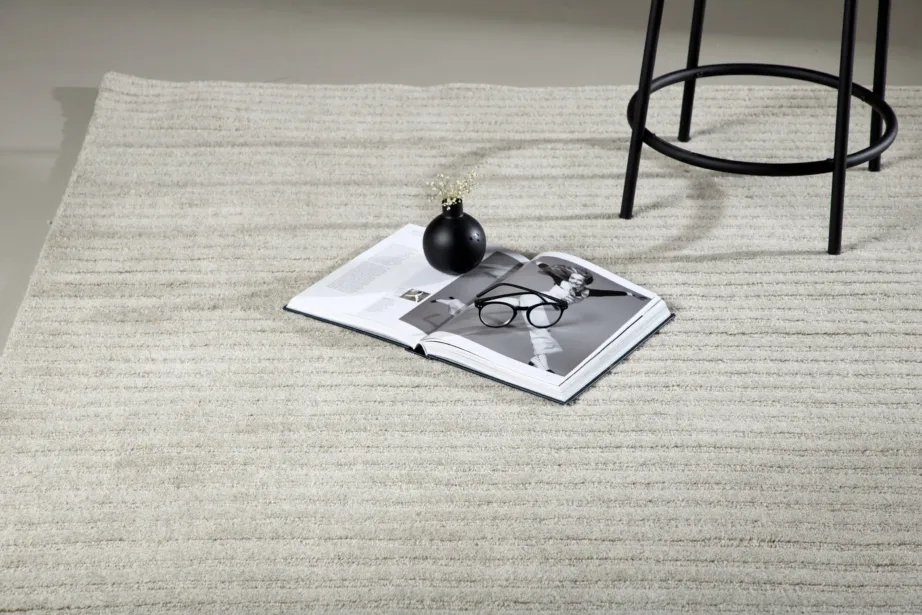 Helehall villavaip Milton 300×200 cm ribimustriga, 15990-106 – 3