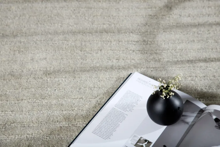 Helehall villavaip Milton 300x200 cm ribimustriga - 15990-106