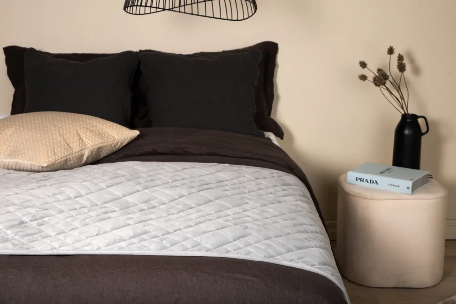 Helehall sametist voodikate Jilly (150 × 80 cm, 100% polüester), 15990-705 – 5