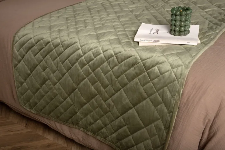 Sametist roheline voodikate Jilly 180 × 80 cm - 15991-704