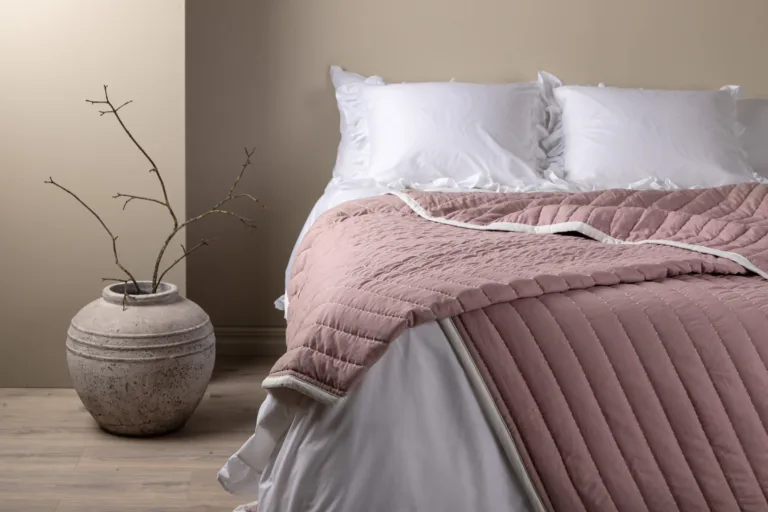 Tolmuroosa mikrofiibrist voodikate Juni, 150 × 250 cm - 15992-412