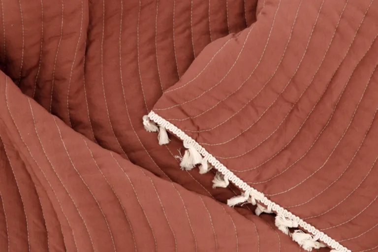Lias mikrofiibrist voodikate narmastega, roastpunane 260 × 180 cm - 15999-513