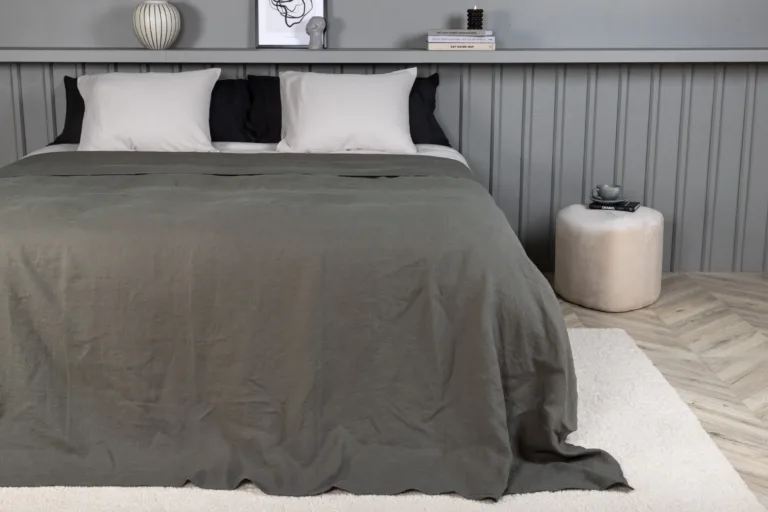 Milo helehall polüesterlina voodikate, 260 × 260 cm - 16003-605