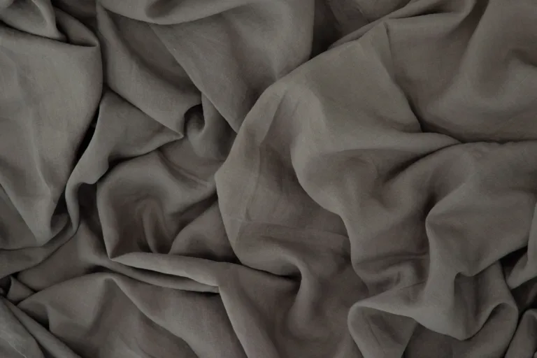 Milo helehall polüesterlina voodikate, 260 × 260 cm - 16003-605