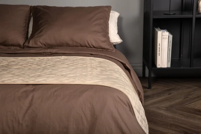 Beežist sametist tepitud voodikate Jilly 260 × 80 cm - 16007-702