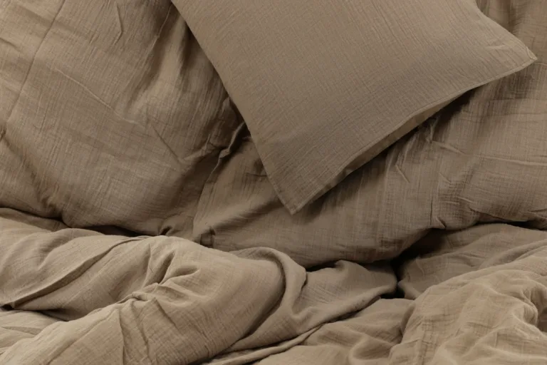 Krinkeldatud pruuni puuvilla voodipesukomplekt Mila, 240x220 cm - 16009-503