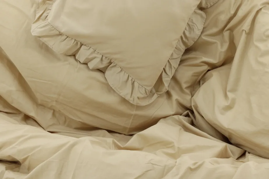 Liivakarva puuvillane voodipesukomplekt Levi volangidega, 240 × 220 cm, 16014-502 – 2