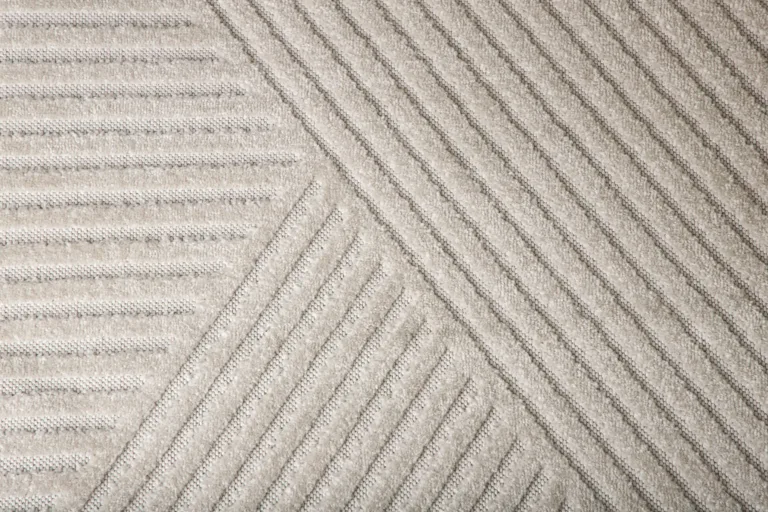 Kreemikas beež geomeetrilise mustriga madala karvaga vaip Aron, 340 × 240 cm - 16018-101