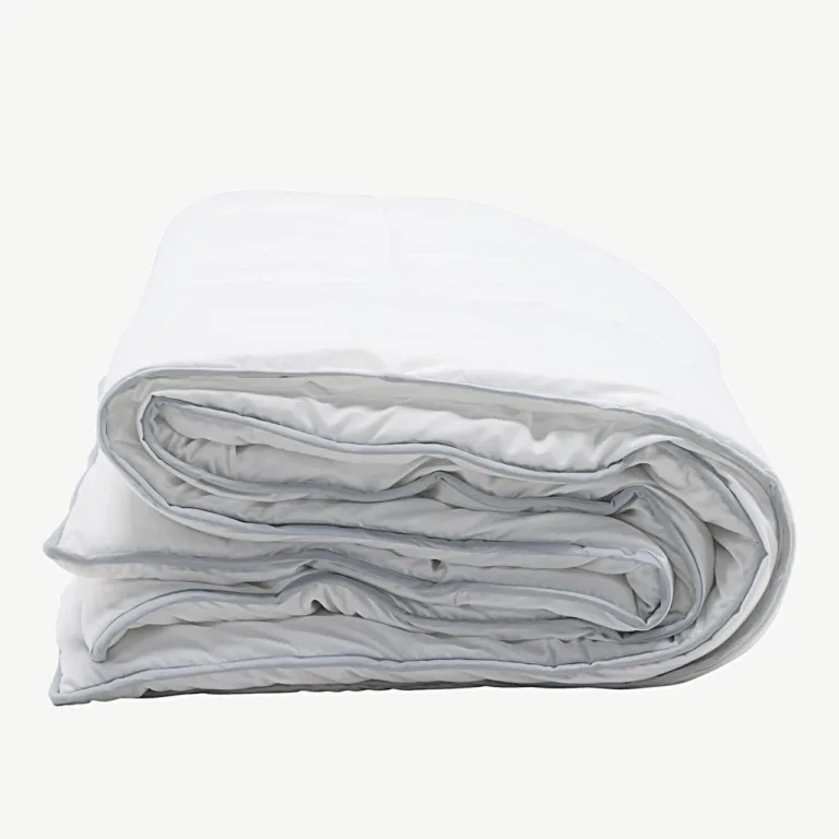 Valgest mikrokiust vooditekk Alice sarjast, 200x150 cm (90 gsm) - 16030-100