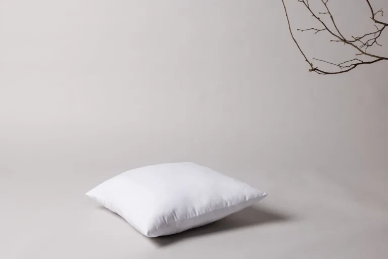 Wilma mikrokiust valge sisepadi 45 × 45 cm - 16036-100