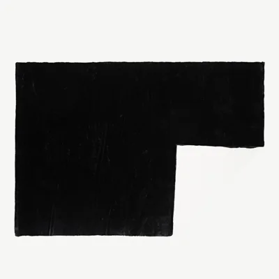 Must siidise pinnaga ristkülikukujuline elutoa vaip Nina, 230x160 cm - 16059-108