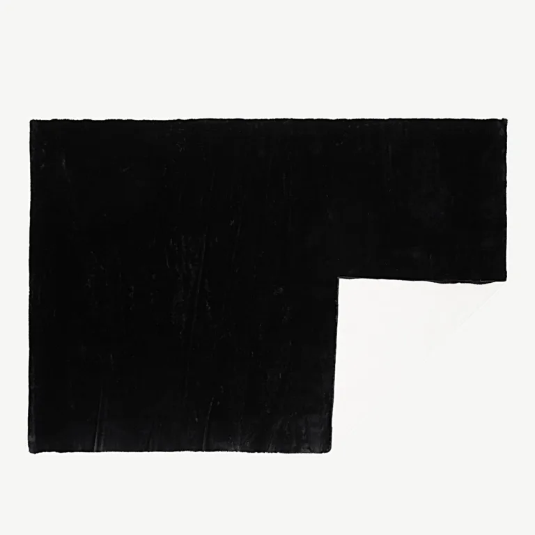 Must siidise pinnaga ristkülikukujuline elutoa vaip Nina, 230x160 cm - 16059-108