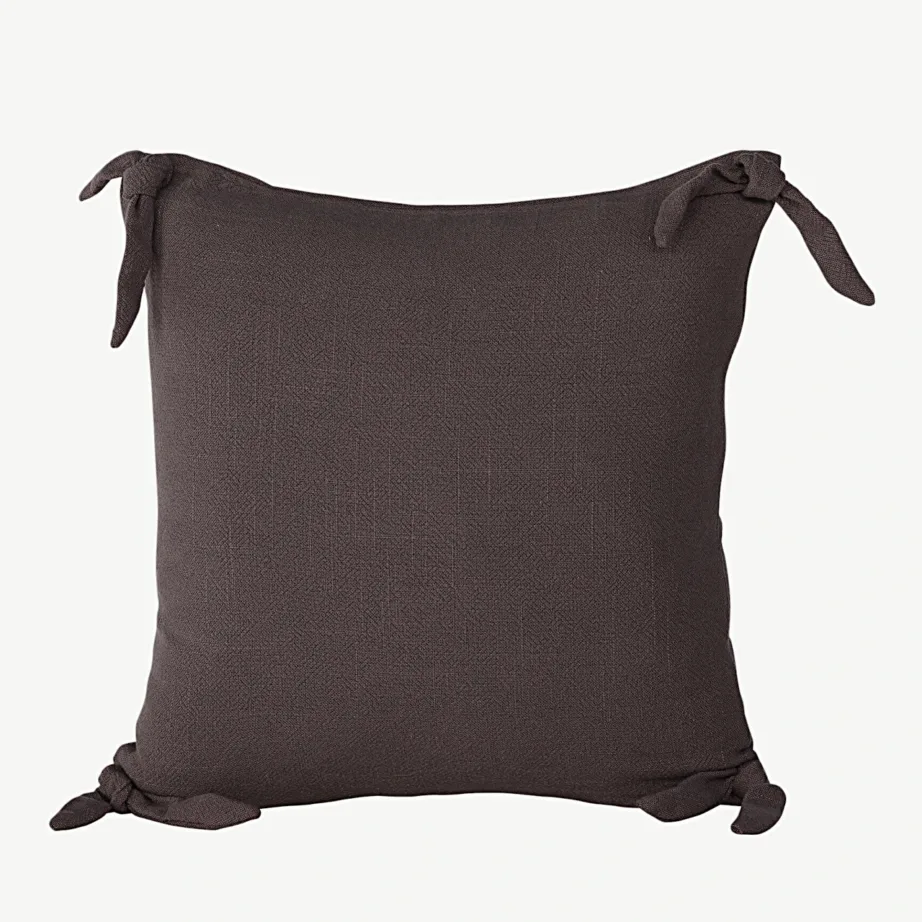 Tumehall dekoratiivpadjapüür Nora, 40 × 40 cm, 100% viskoos, lipsudega nurkades, 16063-505 – 2