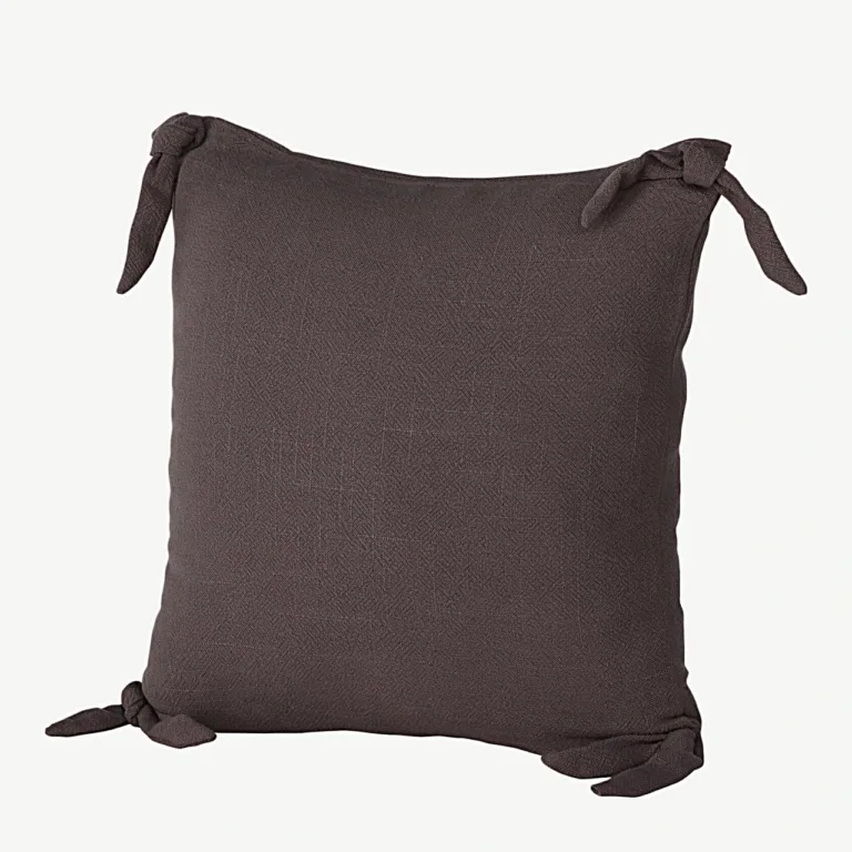 Tumehall dekoratiivpadjapüür Nora, 40 × 40 cm, 100% viskoos, lipsudega nurkades - 16063-505