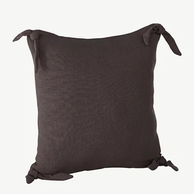 Tumehall dekoratiivpadjapüür Nora, 40 × 40 cm, 100% viskoos, lipsudega nurkades - 16063-505
