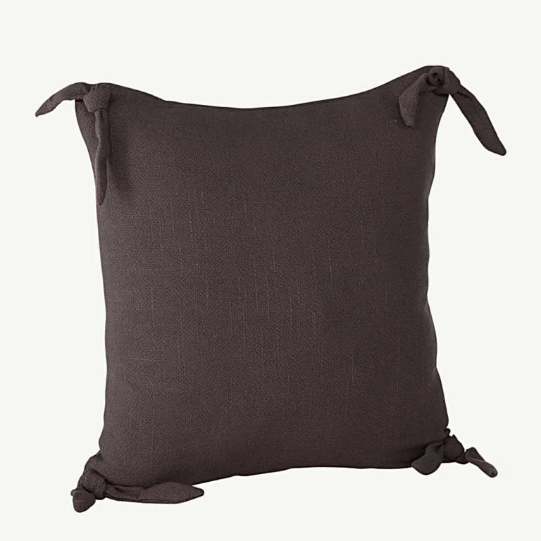 Tumehall dekoratiivpadjapüür Nora, 40 × 40 cm, 100% viskoos, lipsudega nurkades - 16063-505