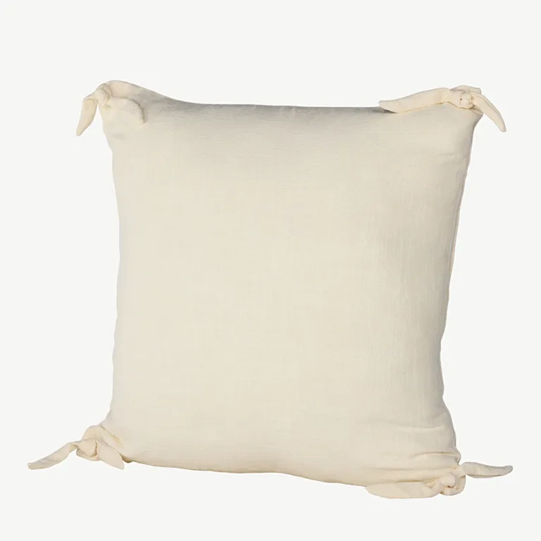 Kreemvalge viskoosist padjakate Nora, 60 × 60 cm, dekoratiivsete lipsudega - 16068-501