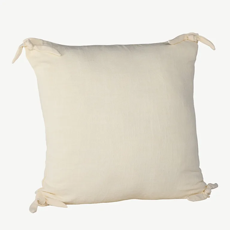 Kreemvalge viskoosist padjakate Nora, 60 × 60 cm, dekoratiivsete lipsudega - 16068-501