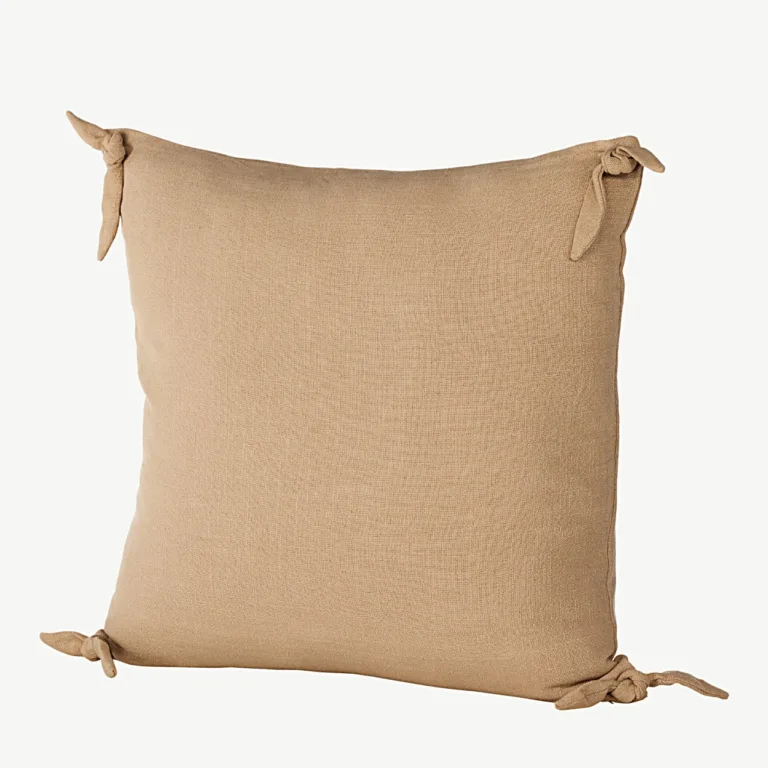 Viskoosist padjakate Nora pruunile padjale, 60 × 60 cm, dekoratiivsete nööridega - 16069-503