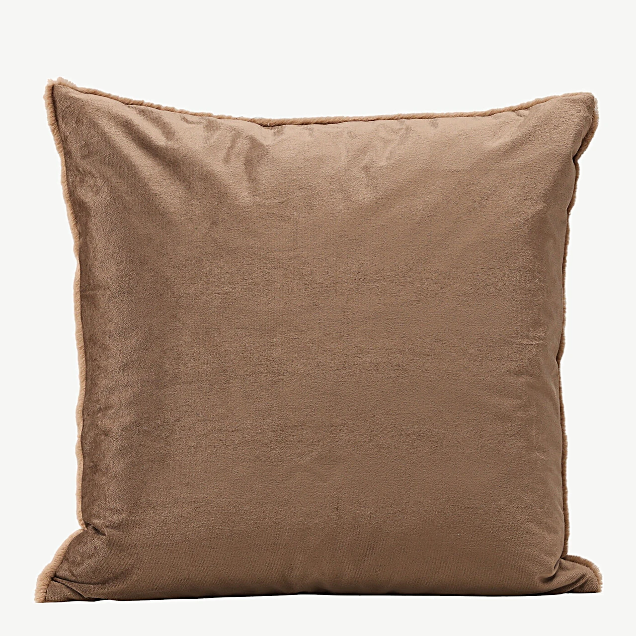 Pehmest pruunist kunstkarvast dekoratiivpadjakate Thea, 50 × 50 cm - 16086-503