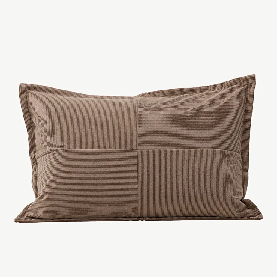 Pruunist sametist padjapüür Lykke, 40 × 60 cm, 16088-505 – 2