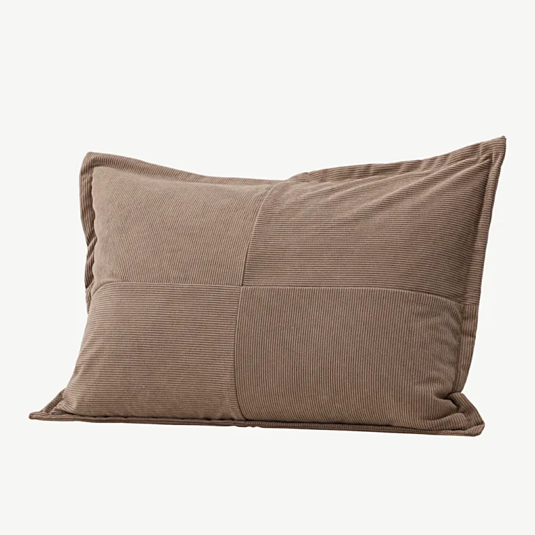Pruunist sametist padjapüür Lykke, 40 × 60 cm - 16088-505