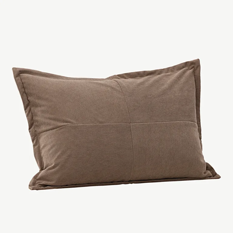 Pruunist sametist padjapüür Lykke, 40 × 60 cm - 16088-505