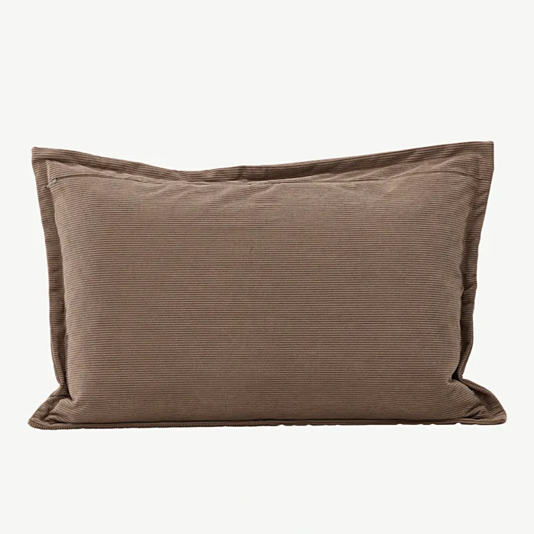 Pruunist sametist padjapüür Lykke, 40 × 60 cm - 16088-505