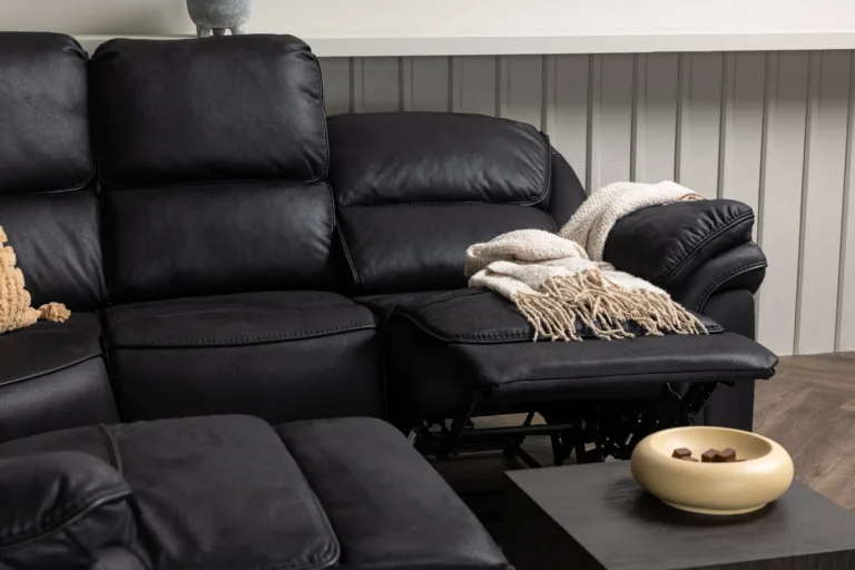 Mustast mikrofiibrist nurgadiivan-recliner Saranda, 338 cm - 16613-100
