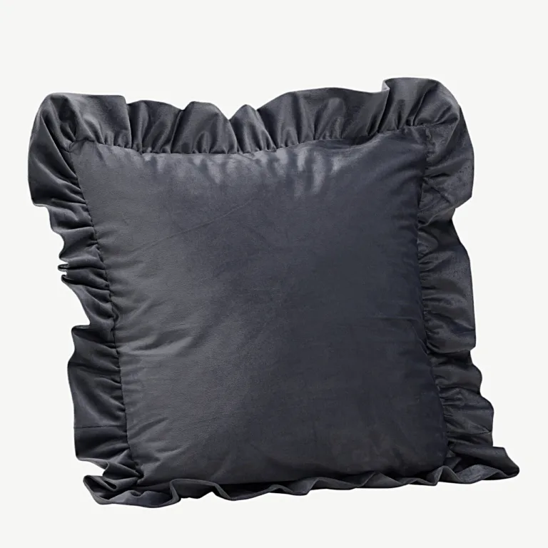 Sametist dekoratiivpadjapüür Hailey kroogitud äärega, tuhmhall, 50 × 50 cm - 17002-503