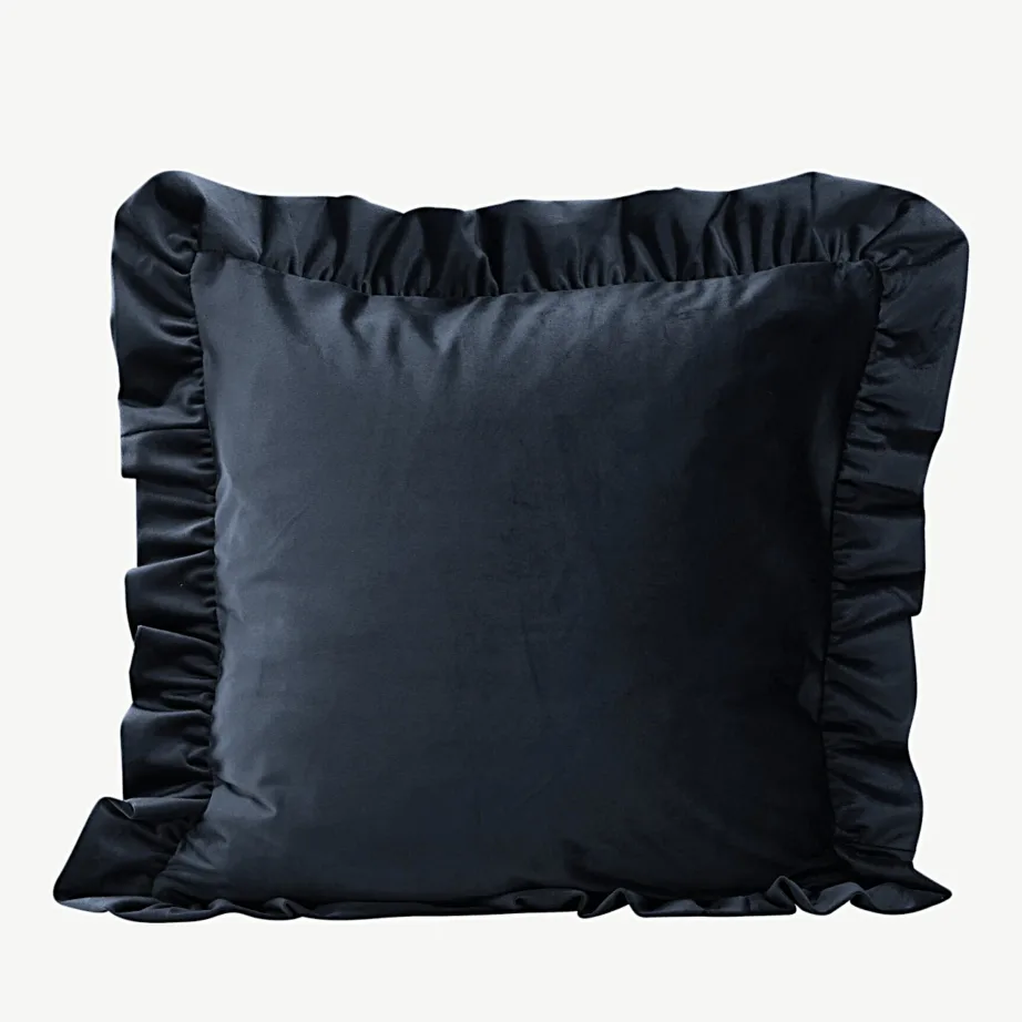 Tumesinine sametist dekoratiivpadjapüür volangservaga Hailey, 50×50 cm, 17006-507 – 2