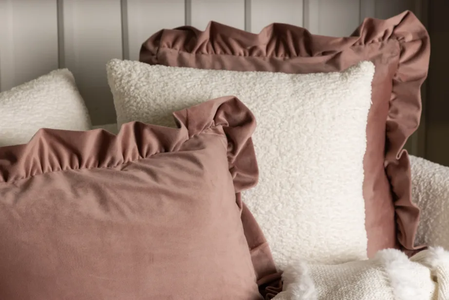 Roosa volangservaga dekoratiivne polüveluurist padjapüür Hailey, 40 × 60 cm, 17009-511 – 6