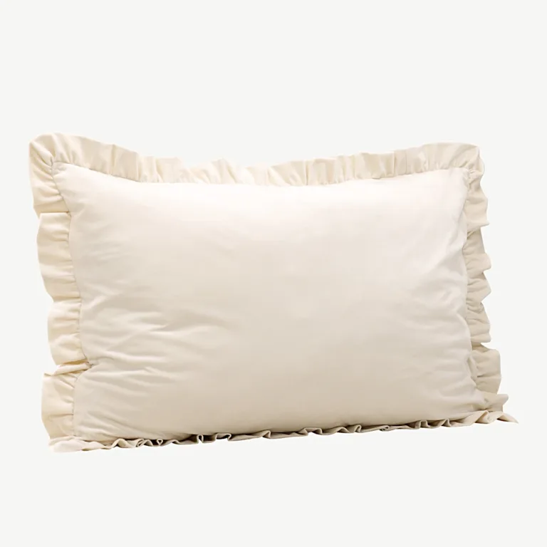 Valge sametist padjapüür dekoratiivse rüüsiga Hailey 100 × 70 cm - 17013-501