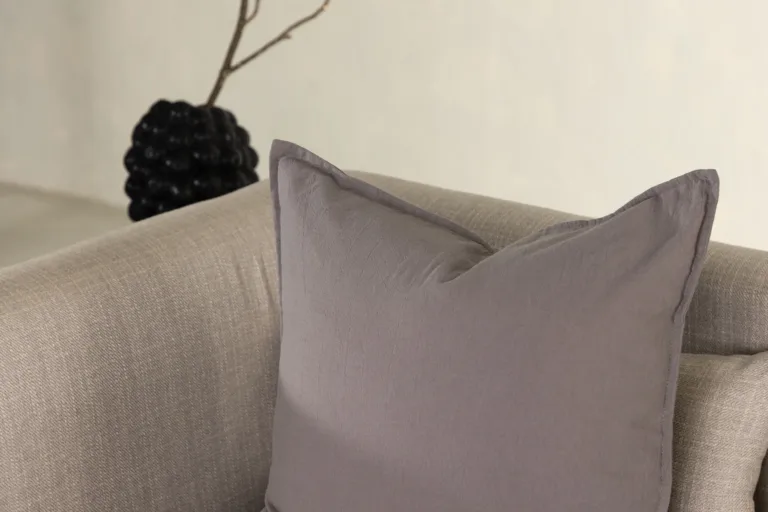 Hall puuvillane padjakate Ronja 45 × 45 cm, diskreetse lukuga ja passpoal-äärisega - 17018-505