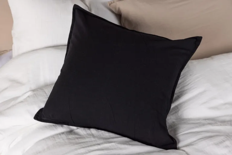 Must puuvillane dekoratiivpadjakate Ronja 45×45 cm - 17020-508