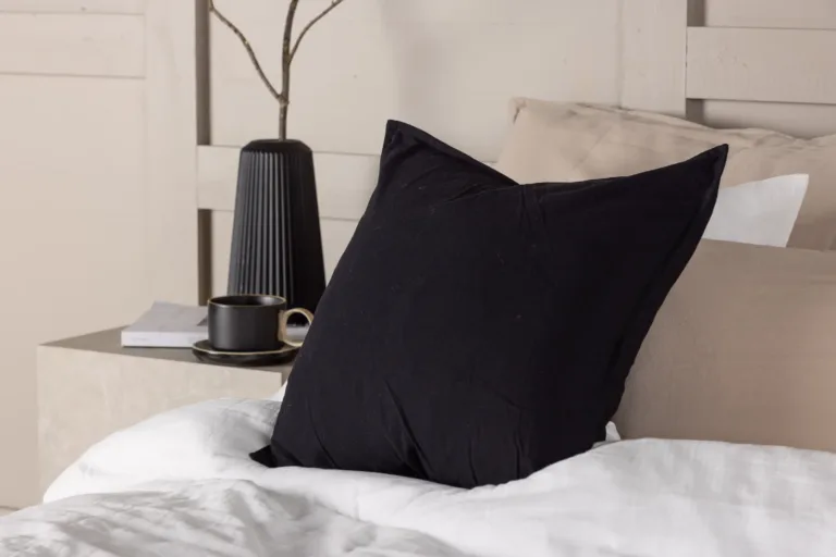 Must puuvillane dekoratiivpadjakate Ronja 45×45 cm - 17020-508