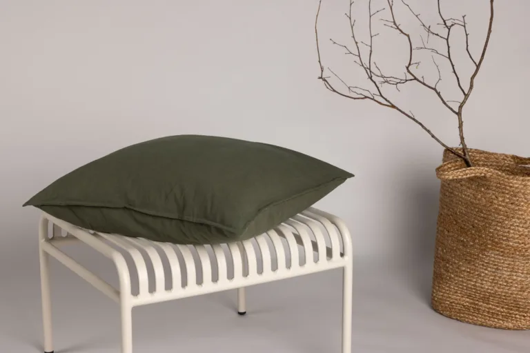 Rohelise värvi puuvillane padjakatte Ronja, 60 × 60 cm - 17026-504