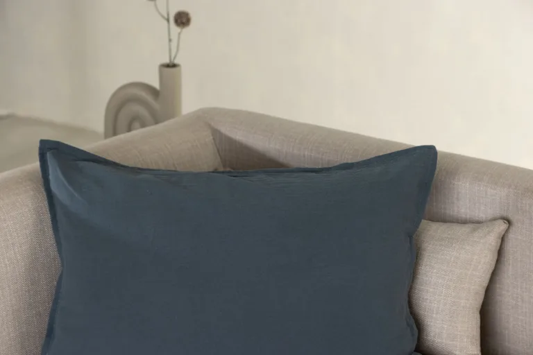 Ronja pestud puuvillast padjapüür, tolmune sinine 40 × 60 cm - 17039-505