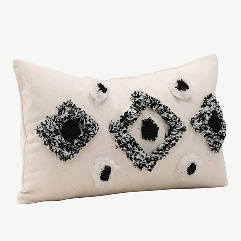 Must-valge tuftitud dekoratiivse padjakatte Melissa, 30×50 cm - 17047-500