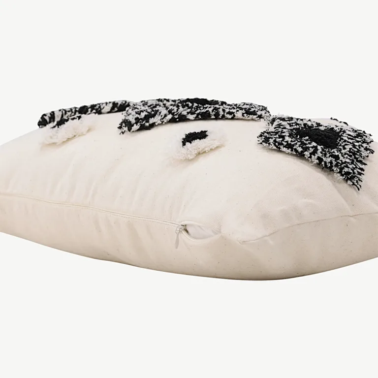 Must-valge tuftitud dekoratiivse padjakatte Melissa, 30×50 cm - 17047-500