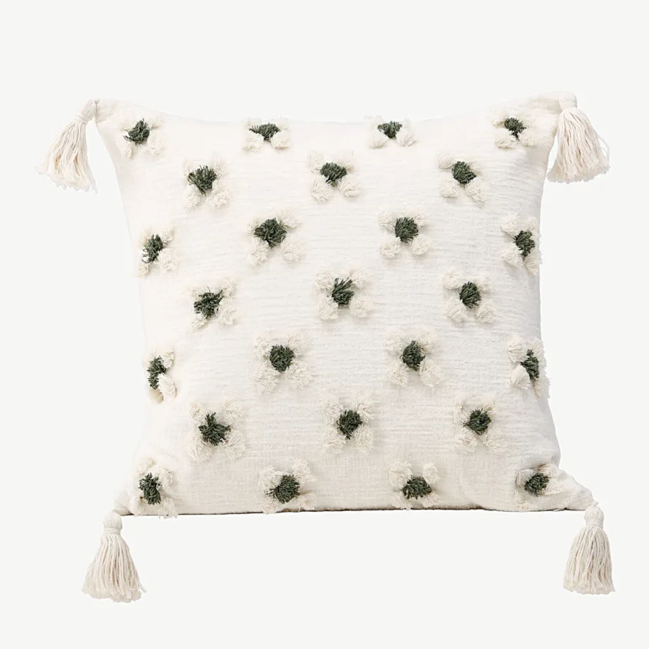 Valge dekoratiivpadjakate Millie (polüšeniil, 45 x 45 cm, tuttidega), 17048-501 – 2