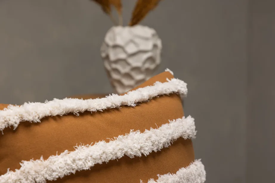 Elina pruun dekoratiivpadjapüür, kreemikasbeežid detailid, 30×50 cm, 17055-503 – 7