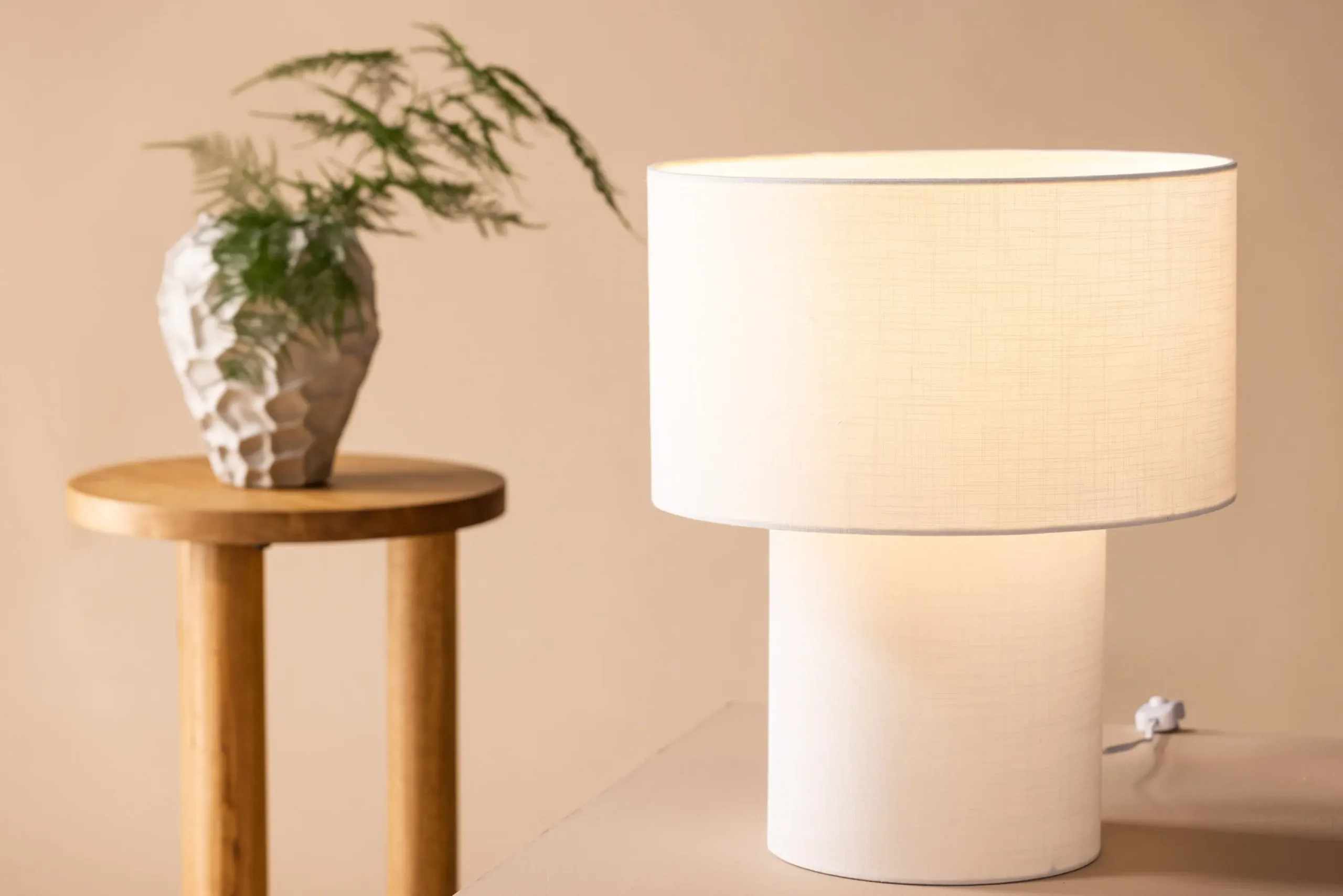 Beežist linakangast minimalistlik laualamp Globia, kõrgus 40 cm - 17065-006