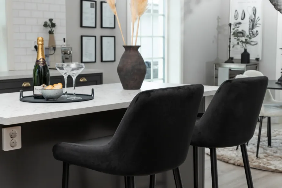 Plaza mustast sametist baaritool (pulbervärvitud terasjalad), 17704-888 – 11