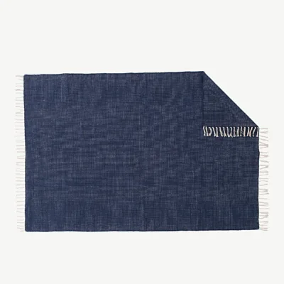 Tumesinine puuvillavaip Panipati sarjast (170 × 240 cm, valged narmad) - 18024-337