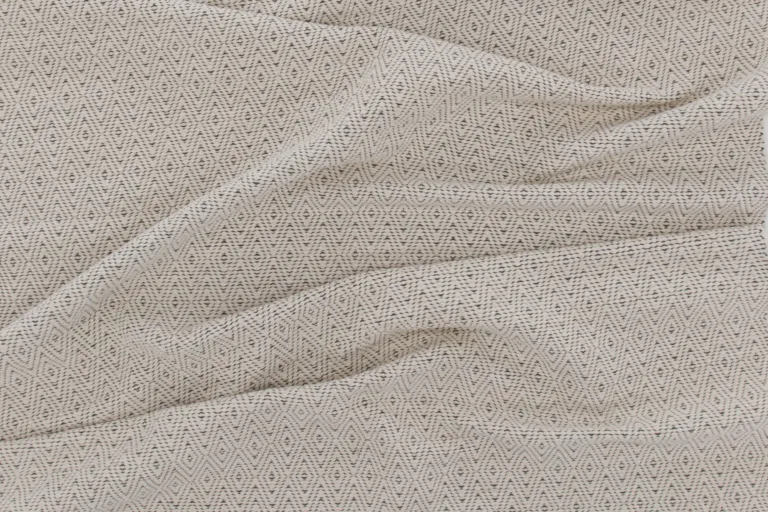 Beež käsitööna valminud villavaip Julana (170 × 240 cm, boheemlasliku mustriga) - 18034-330