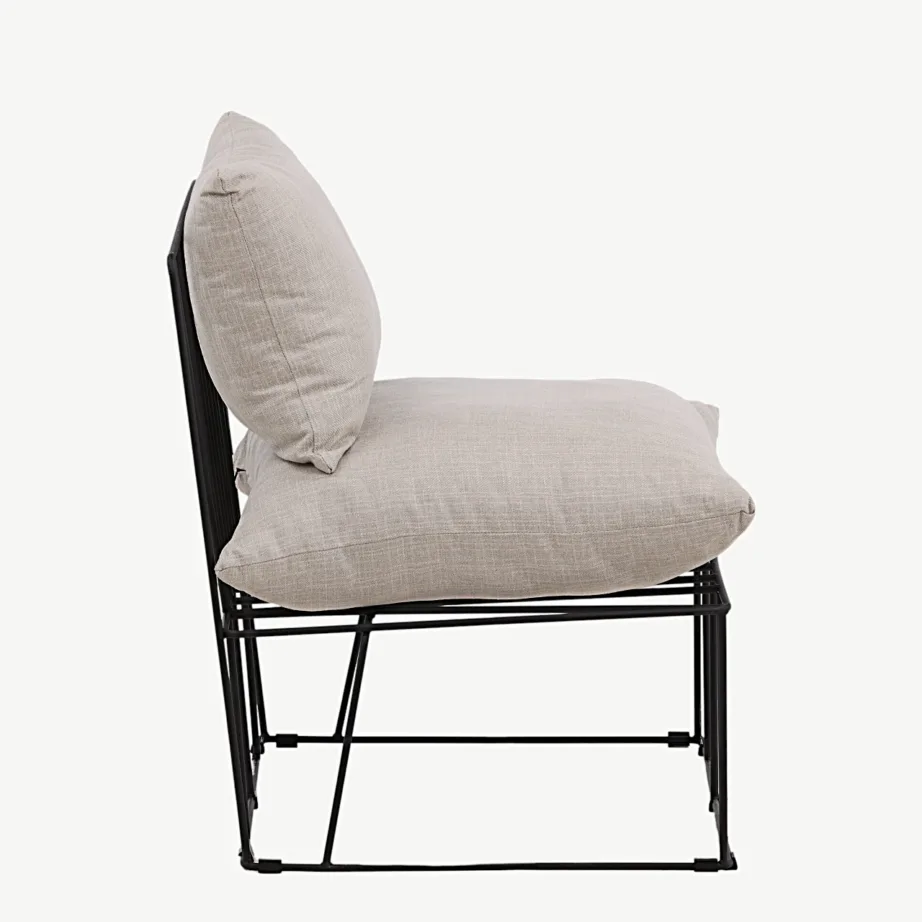 Beež polüesterlinase kangaga tugitool musta metallraamiga Livonia, 18048-110 – 2